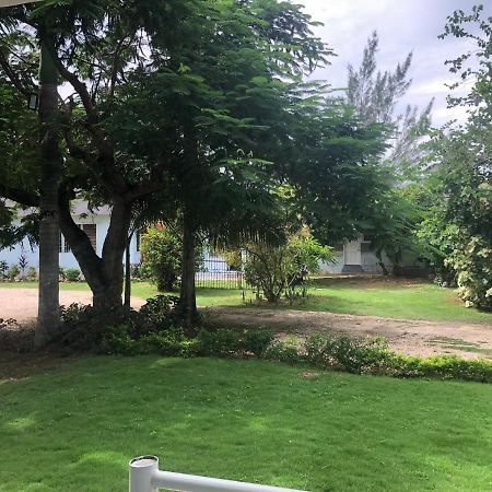 מונטגו ביי Airport Beach Hotel מראה חיצוני תמונה