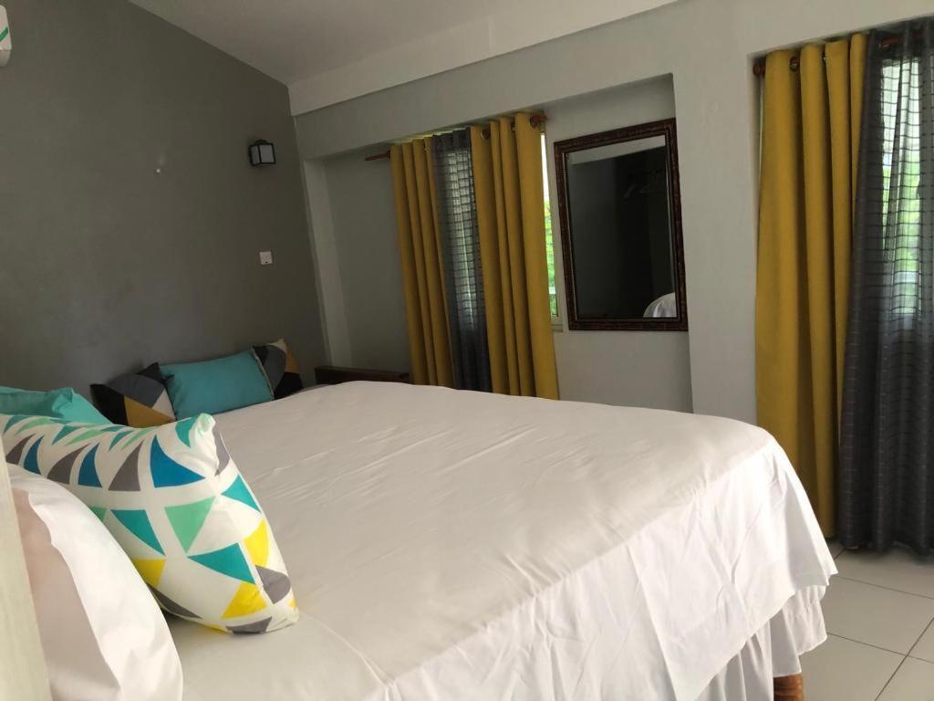 מונטגו ביי Airport Beach Hotel מראה חיצוני תמונה
